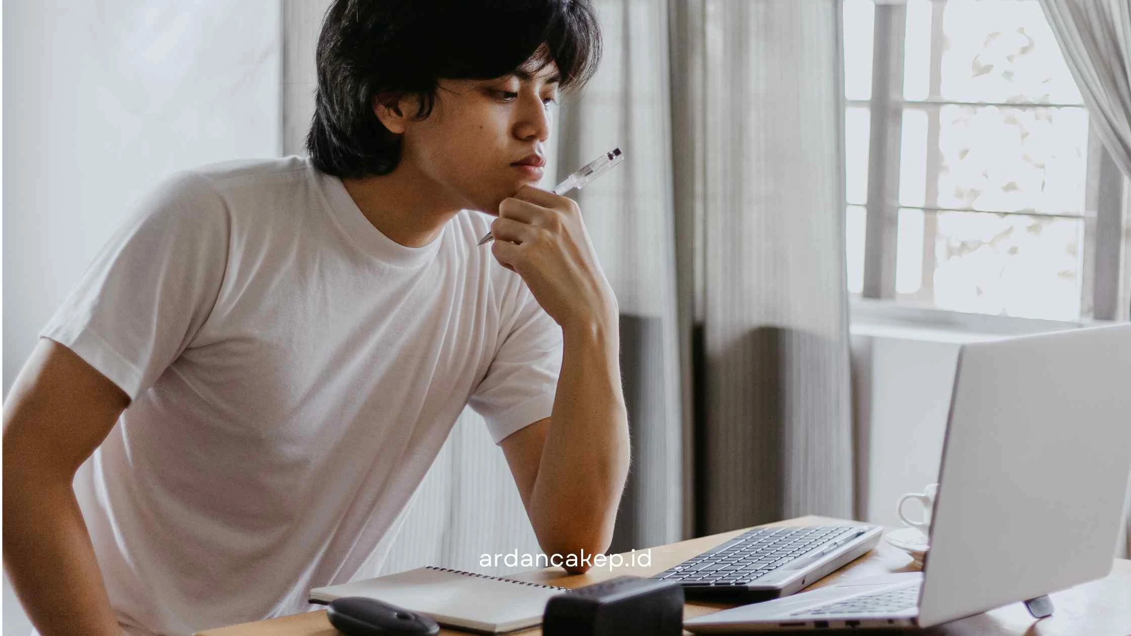 Ikuti kelas menulis online, content strategy, dan karir kepenulisan di sini. Cocok untuk pemula maupun penulis berpengalaman.