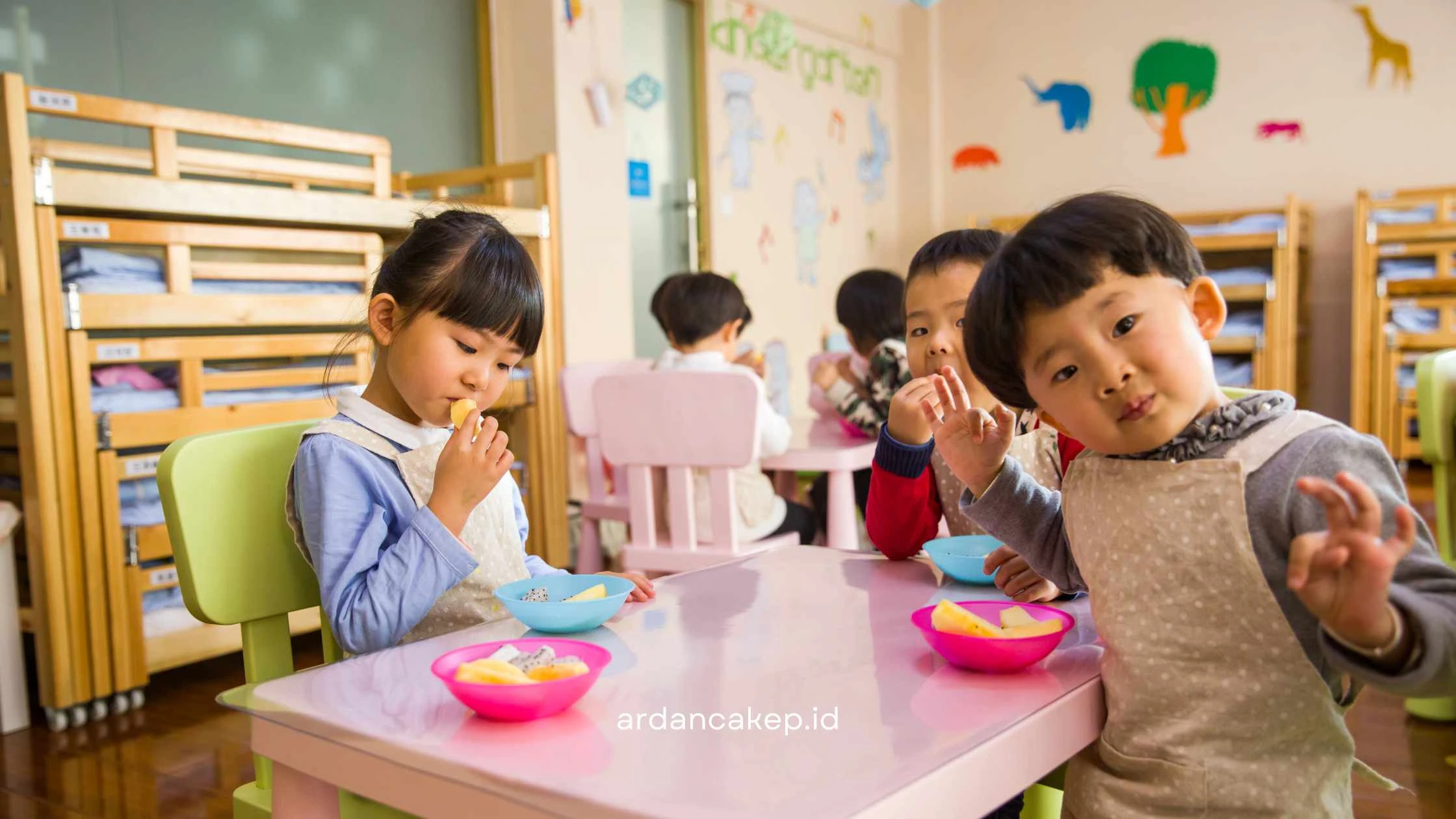 Tips memilih daycare untuk orang tua bekerja di Jabodetabek – Panduan menemukan daycare aman, strategis, dan terjangkau. Plus, rekomendasi daycare terbaik di tiap daerah.
