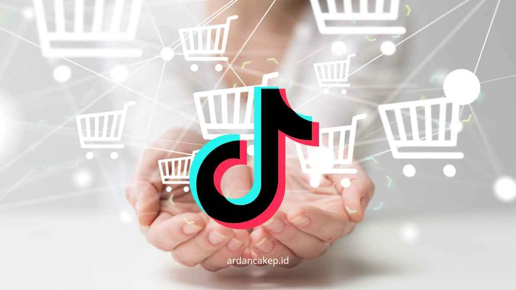 TikTok mengandalkan kreativitas dalam membuat konten yang menghibur dan melibatkan audiens melalui tren dan influencer.