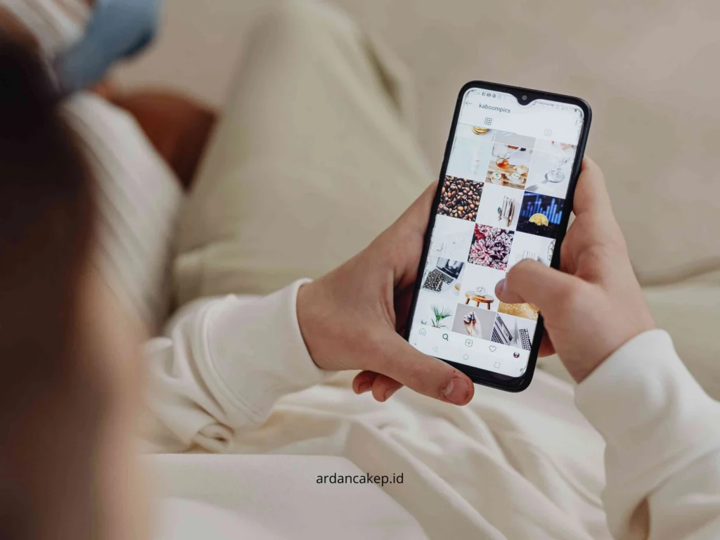 Media sosial berubah. Data terbaru 2026 menjelaskan seberapa sering kita harus posting konten di Instagram dan TikTok.